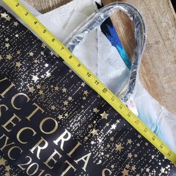 ✨NEW✨VICTORIA SECRET LARGE CANVAS EXCLUSIVE ANGEL TOTE BAG - GOLD START NYC 2018 - Picture 5 of 10